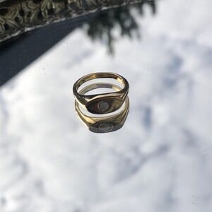 Chic Gold Ring with Black Detail